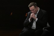 江阴特斯拉股价收涨超3%：特朗普无意沟通，马斯克父亲劝儿子低头